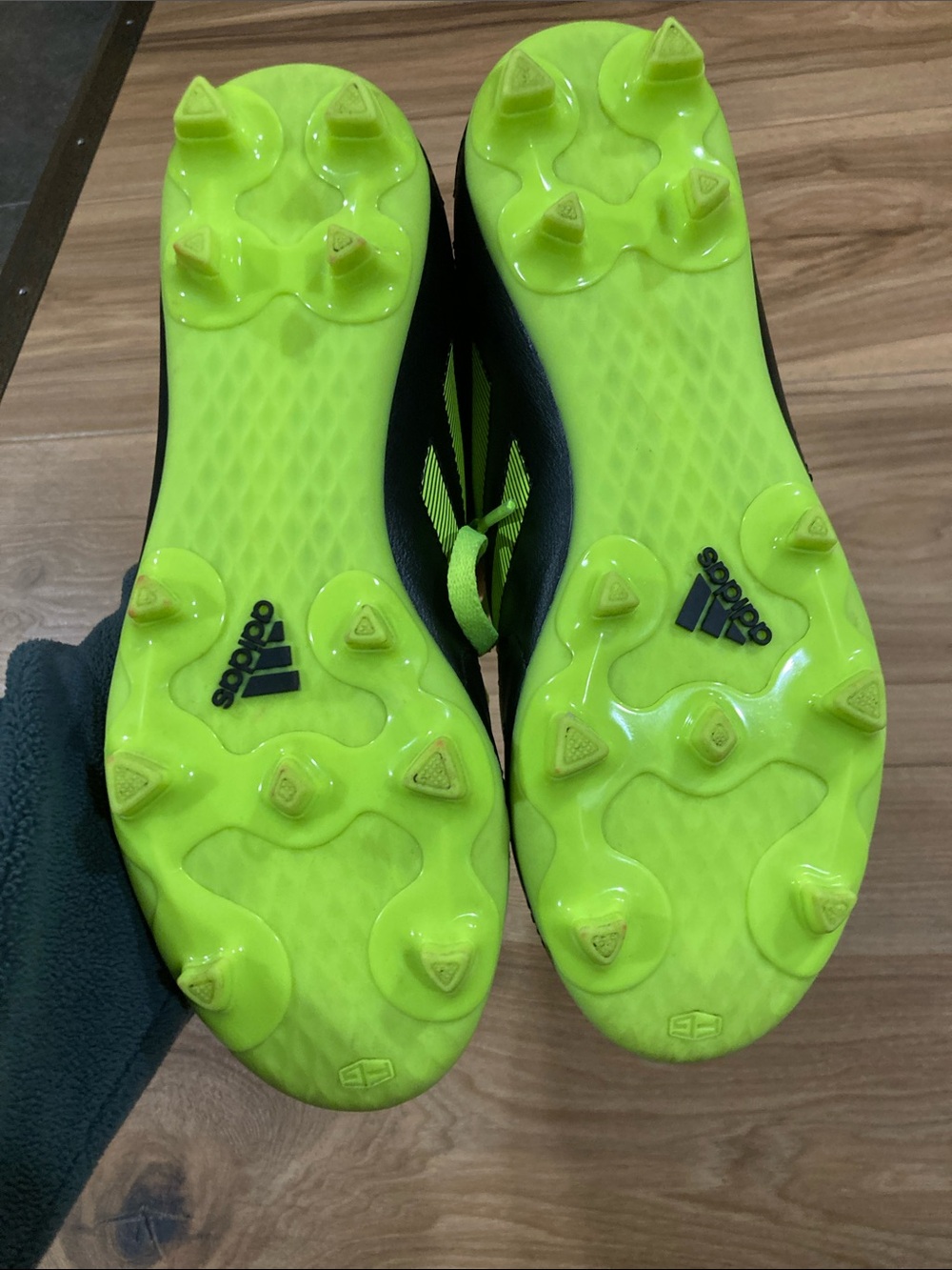 Brand new Adidas Boys Cleats size 4 1/2 - Picture 6 of 6